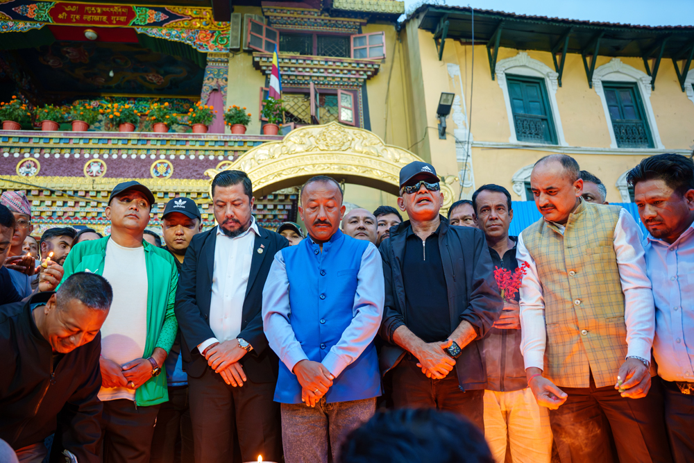 रास्वपा काठमाडौंद्वारा बाढी पीडितको सम्झनामा बौद्धनाथमा दीप प्रज्ज्वलन